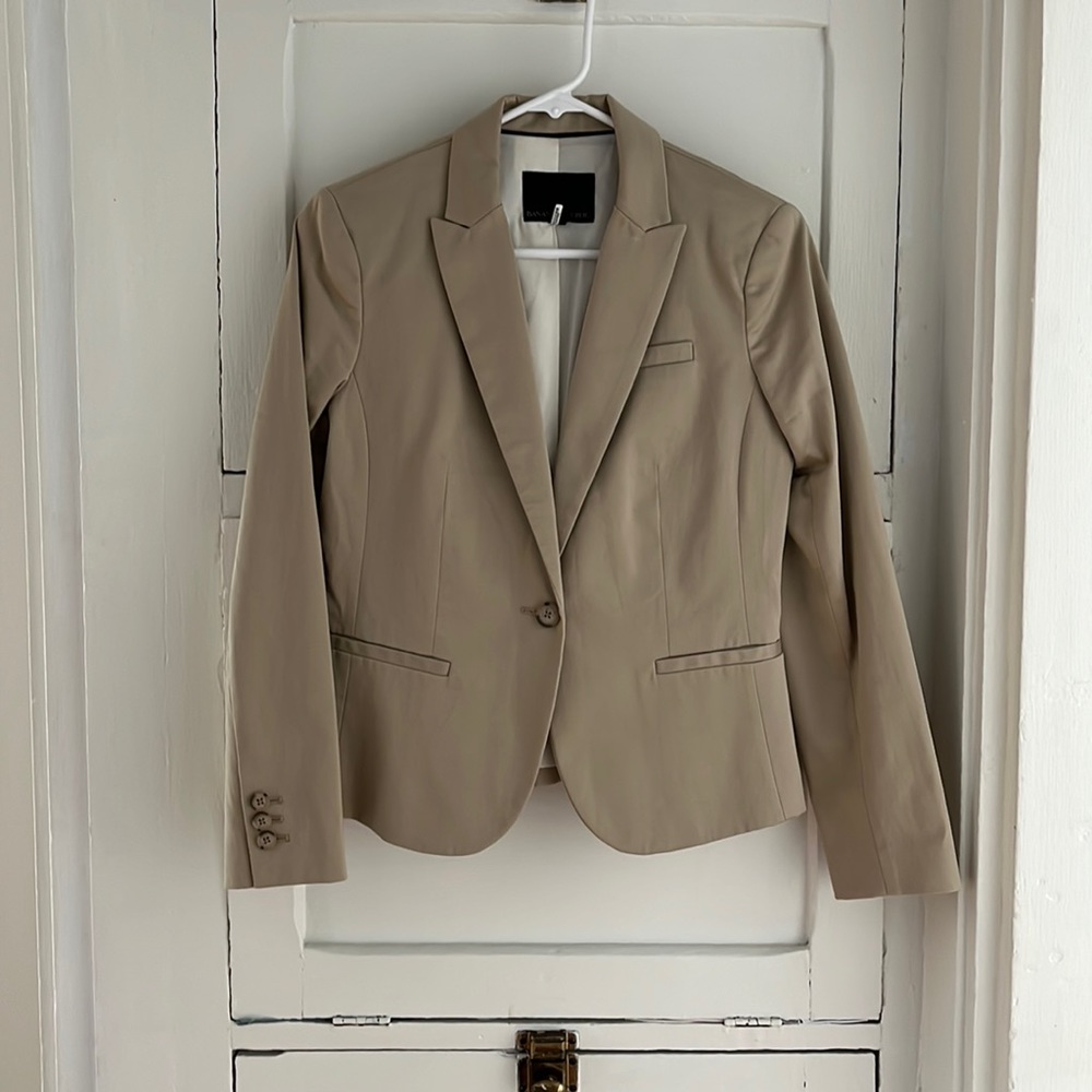 Banana Republic fitted blazer
